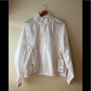 NWT White Athleta Windbreaker with Front Pocket Size Small